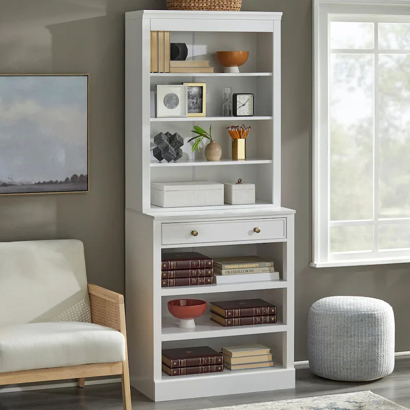 Étagère Ouverte, Un Tiroir, Deux Tablettes Fixes, Dessus en Faux Marbre, Quincaillerie en Laiton, Fini MDF Blanc, Style Ferme Moderne