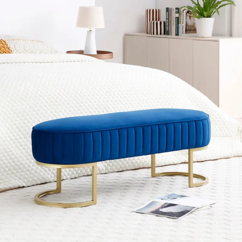 Banc ottoman ovale matelassé en canaux de 122 cm avec cadre en bois massif, mousse haute densité et base en métal doré en forme de U