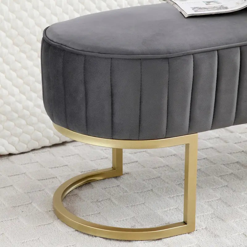 Banc ottoman ovale matelassé en canaux de 122 cm avec cadre en bois massif, mousse haute densité et base en métal doré en forme de U