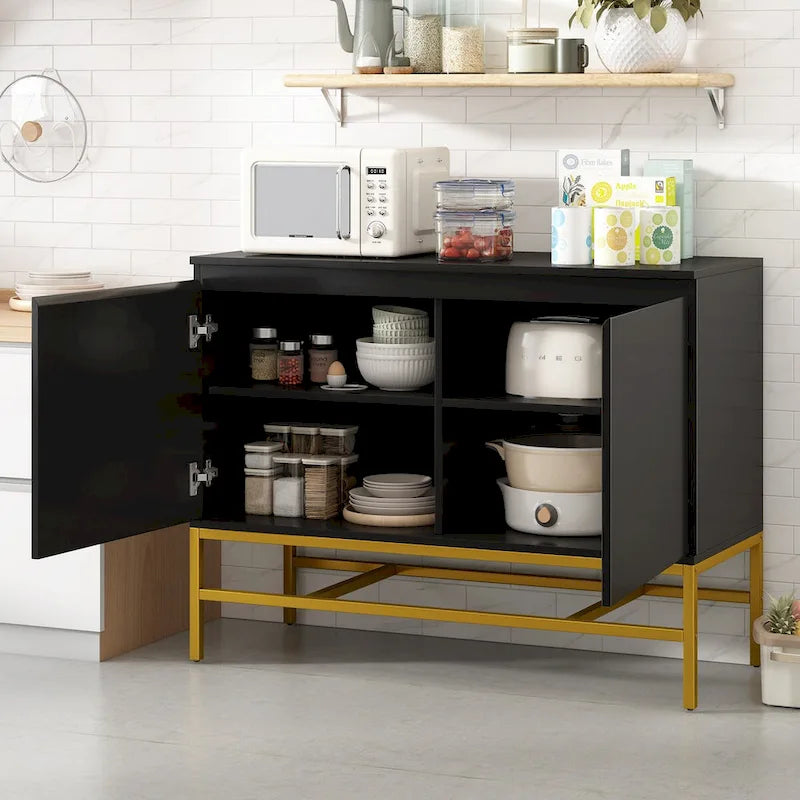 Buffet à deux portes en MDF avec coins arrondis, portes à ouverture par pression, deux étagères réglables, piétement en métal doré.