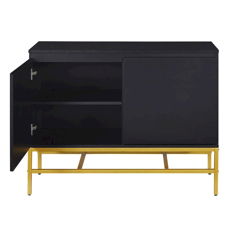 Buffet à deux portes en MDF avec coins arrondis, portes à ouverture par pression, deux étagères réglables, piétement en métal doré.