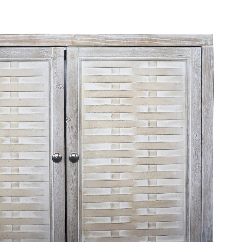 Buffet quatre portes Panneaux de porte à persiennes Poignées métalliques rondes Pieds fuselés Étagères réglables Bois de sapin MDF Finition blanchie naturelle