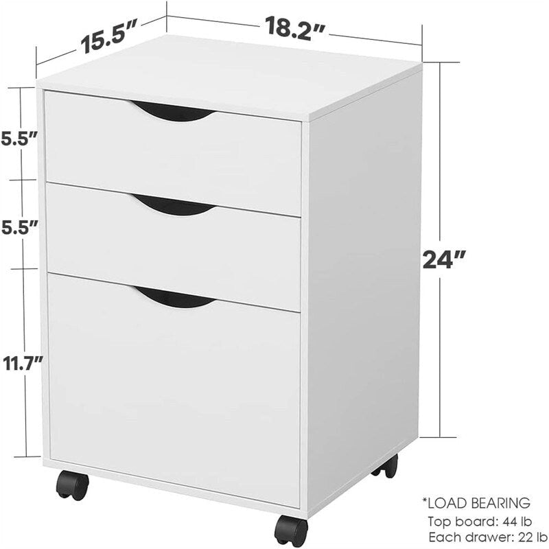 Caisson de rangement mobile à trois tiroirs, tiroir inférieur pour dossiers suspendus, glissières métalliques, quatre roulettes, dont deux verrouillables, panneaux de particules blancs.