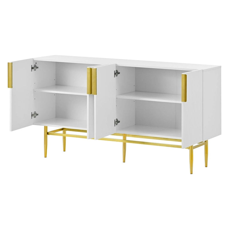 Buffet quatre portes Panneaux de porte cannelés à rayures verticales Poignées de barre dorées Base en métal doré Étagères réglables Plateau en panneaux de particules MDF