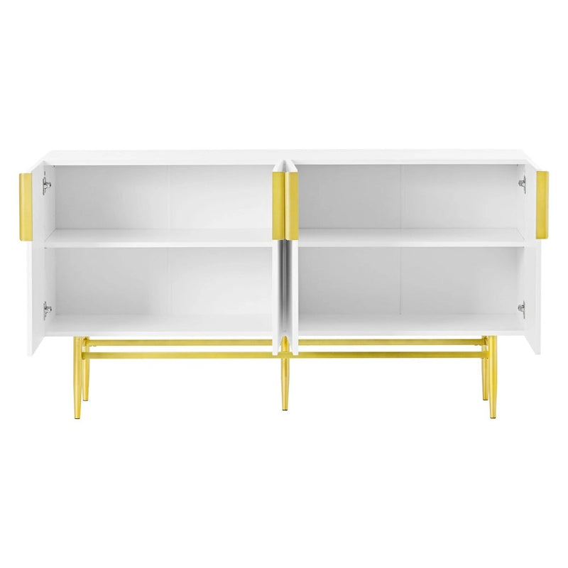 Buffet quatre portes Panneaux de porte cannelés à rayures verticales Poignées de barre dorées Base en métal doré Étagères réglables Plateau en panneaux de particules MDF